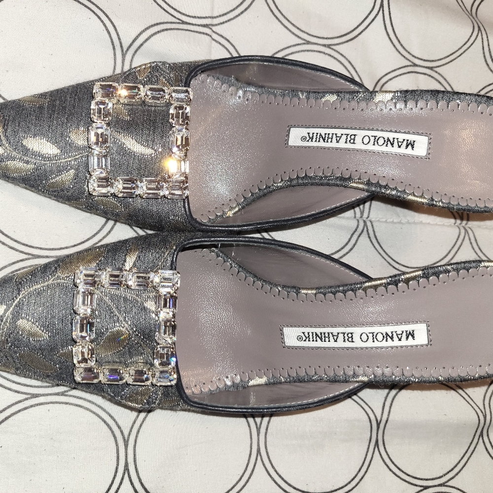 Vintage Manolo Blahnik mule kitten pumps